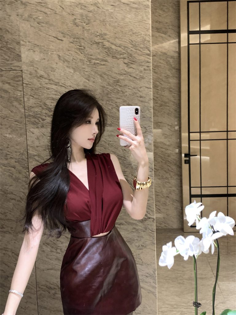 Wine Red V-Neck Sleeveless Bodycon Mini Dress