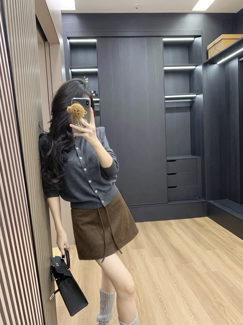 2026 Autumn Winter Korean Minimalist Solid Suede A-Line Mini Skirt with Drawstring and Anti-Exposure - Image 3