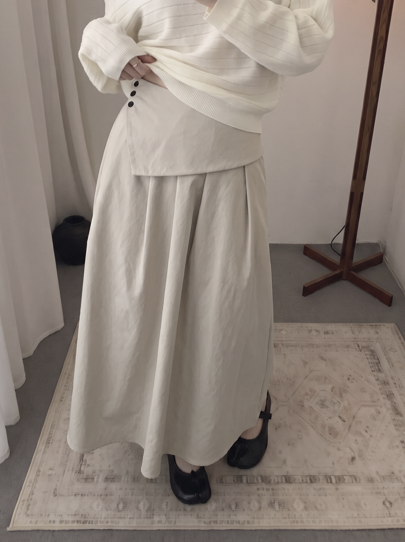 2026 Early Autumn Korean Style High Waist A-Line Midi Skirt with Button Trim and Flared Hem - Style bd02a4